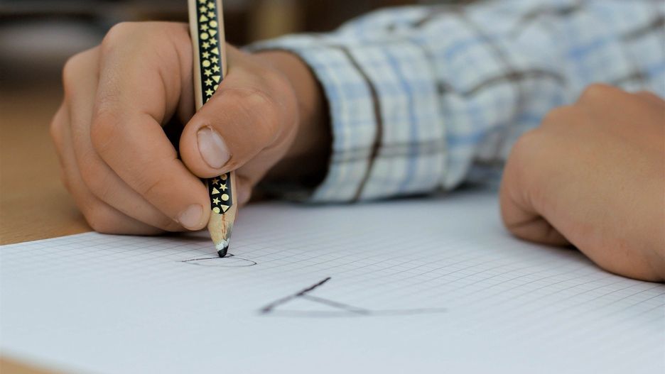 Rodzice dzieci, które zdawały w tym roku egzamin ósmoklasisty, wniosek o 300 zł wsparcia złożą po 13 sierpnia 