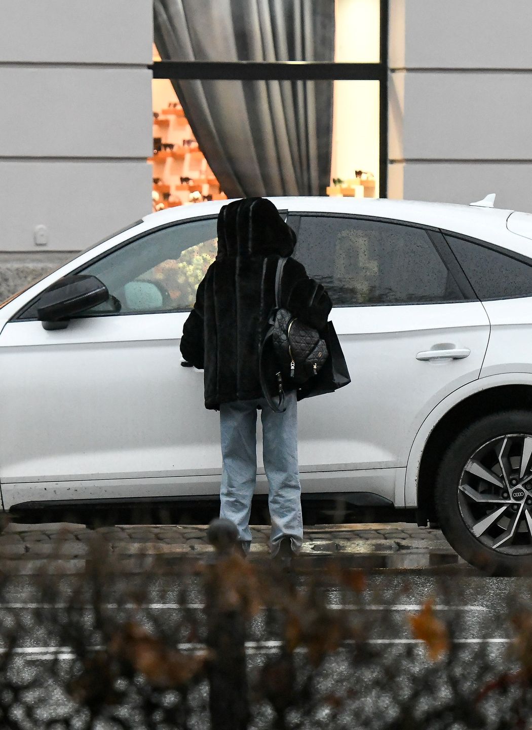 Weronika Rosati parkuje na zakazie