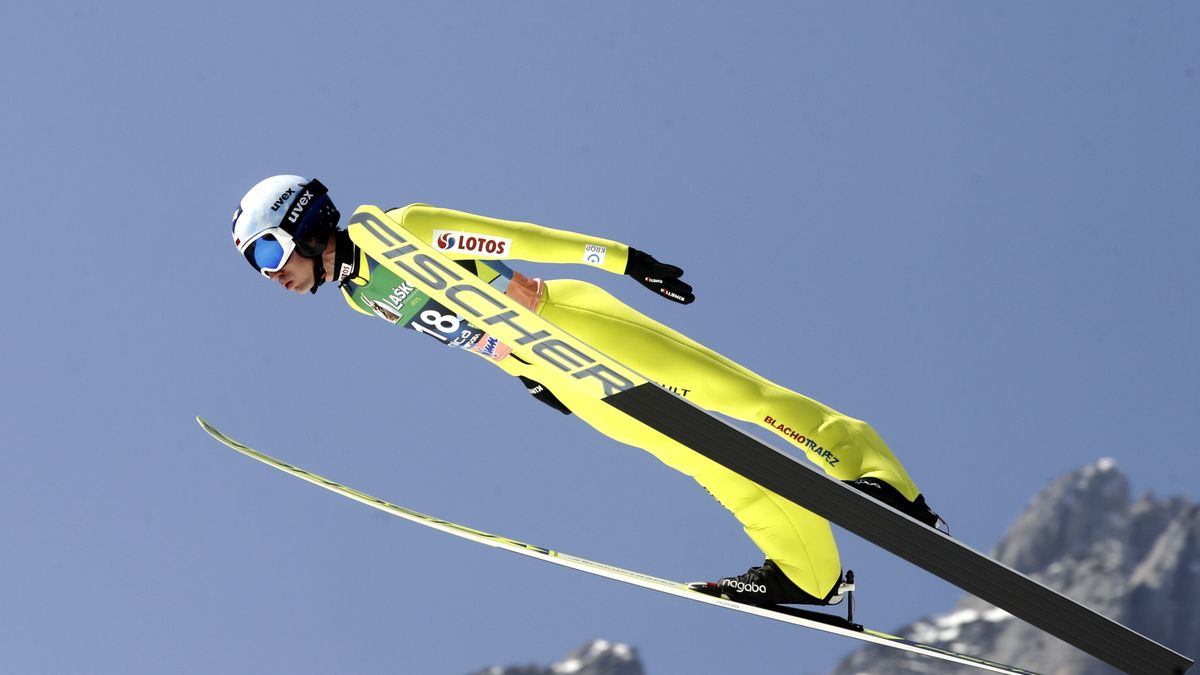 Kamil Stoch of Poland is airborne during the Men's HS240 competition at the FIS Ski Jumping World Cup Finals in Planica, Slovenia, 27 March 2022. EPA/ANTONIO BAT Dostawca: PAP/EPA.