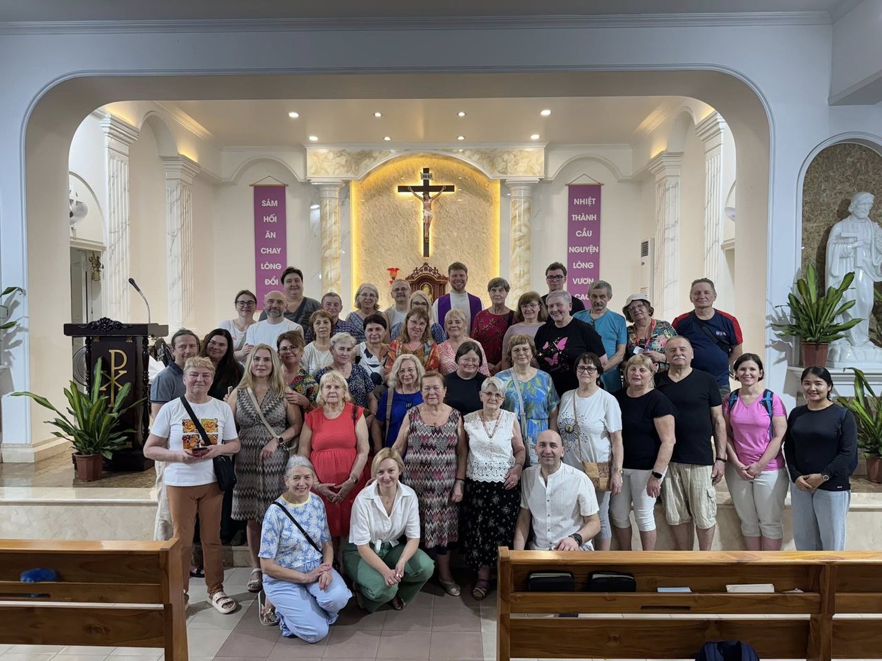 Pielgrzymi z Polski utknęli w Wietnamie. "Kazali sobie radzić"