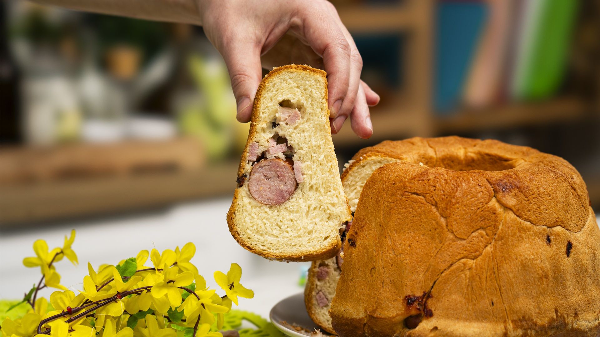 Na Śląsku wkładają do koszyczka wielkanocnego. Z sosem chrzanowym jest przepyszny