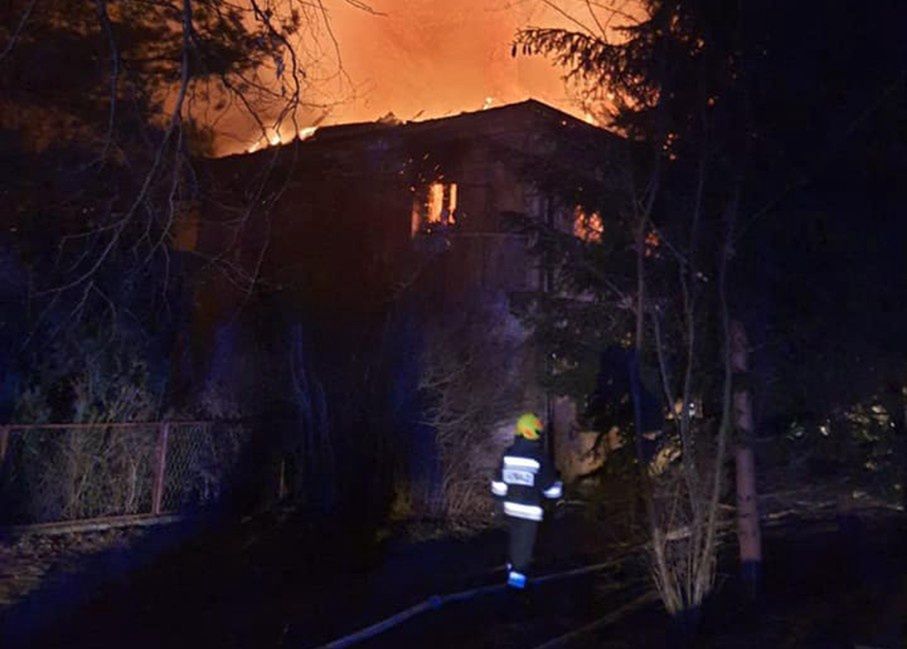 Lubiąż. Pożar w pobliżu klasztoru cystersów. Ewakuowano 10 rodzin (OSP Prochowice)