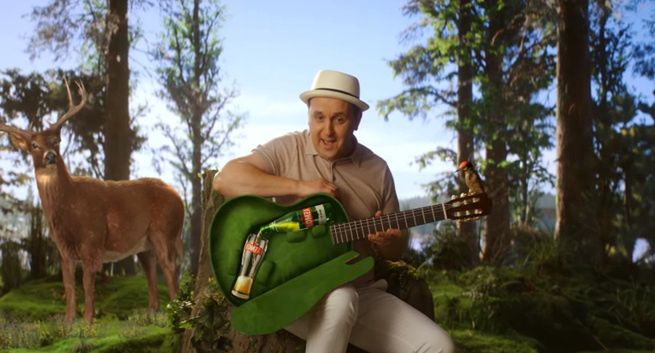 „W swoim tempie” nową platformą komunikacyjną piwa Łomża. W reklamie Adam Woronowicz