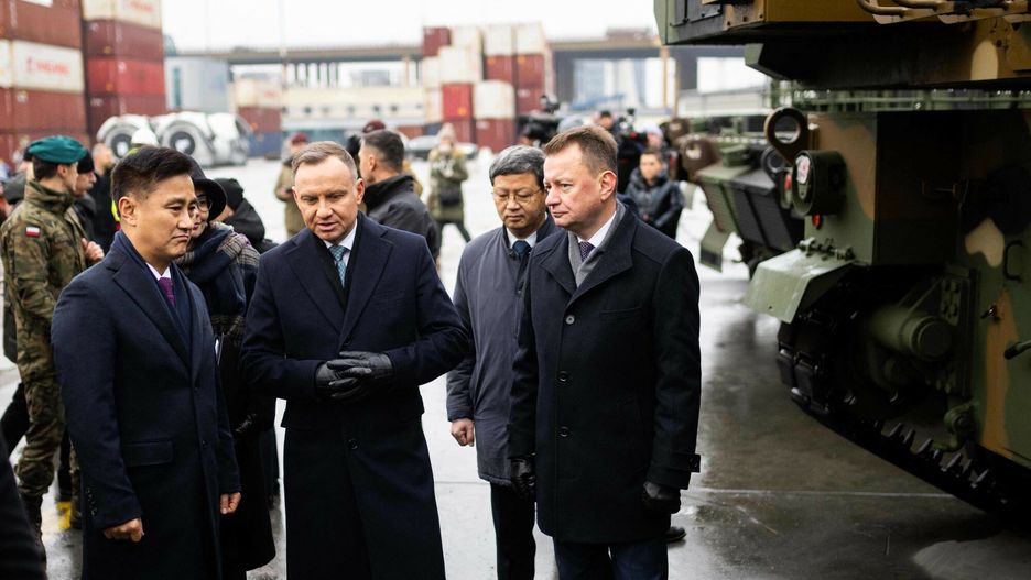 Pierwszy transport koreańskiego sprzętu wojskowego dla Polski w Gdyni