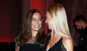 Anna Mucha i Barbara Kurdej-Szatan w dresach przed wiejską chatą