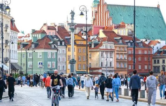 Warszawa szuka agencji do kampanii reklamowych w social mediach. Umowa na prawie dwa lata
