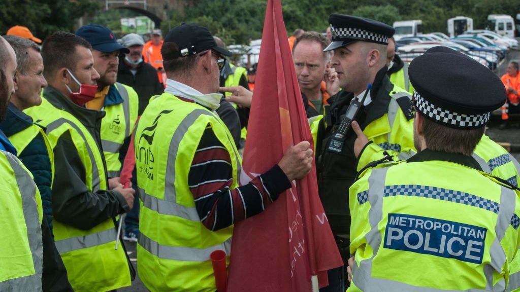 UNITE Refuse Collectors Strike Over Poor Pay And Conditions
LONDON, ENGLAND - JULY 12: Police speak with striking workers as members of the UNITE Trade union working as refuse workers strike against their employers (SERCO) for better pay and conditions on July 12, 2021 in Bexley, England. (Photo by Guy Smallman/Getty images)
Guy Smallman
employment issues, unite, bexley, serco