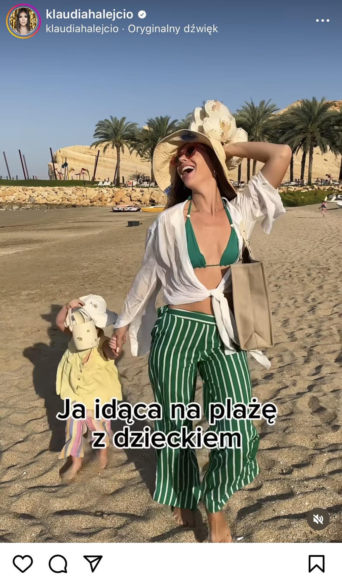 Klaudia Halejcio w plażowym stroju 