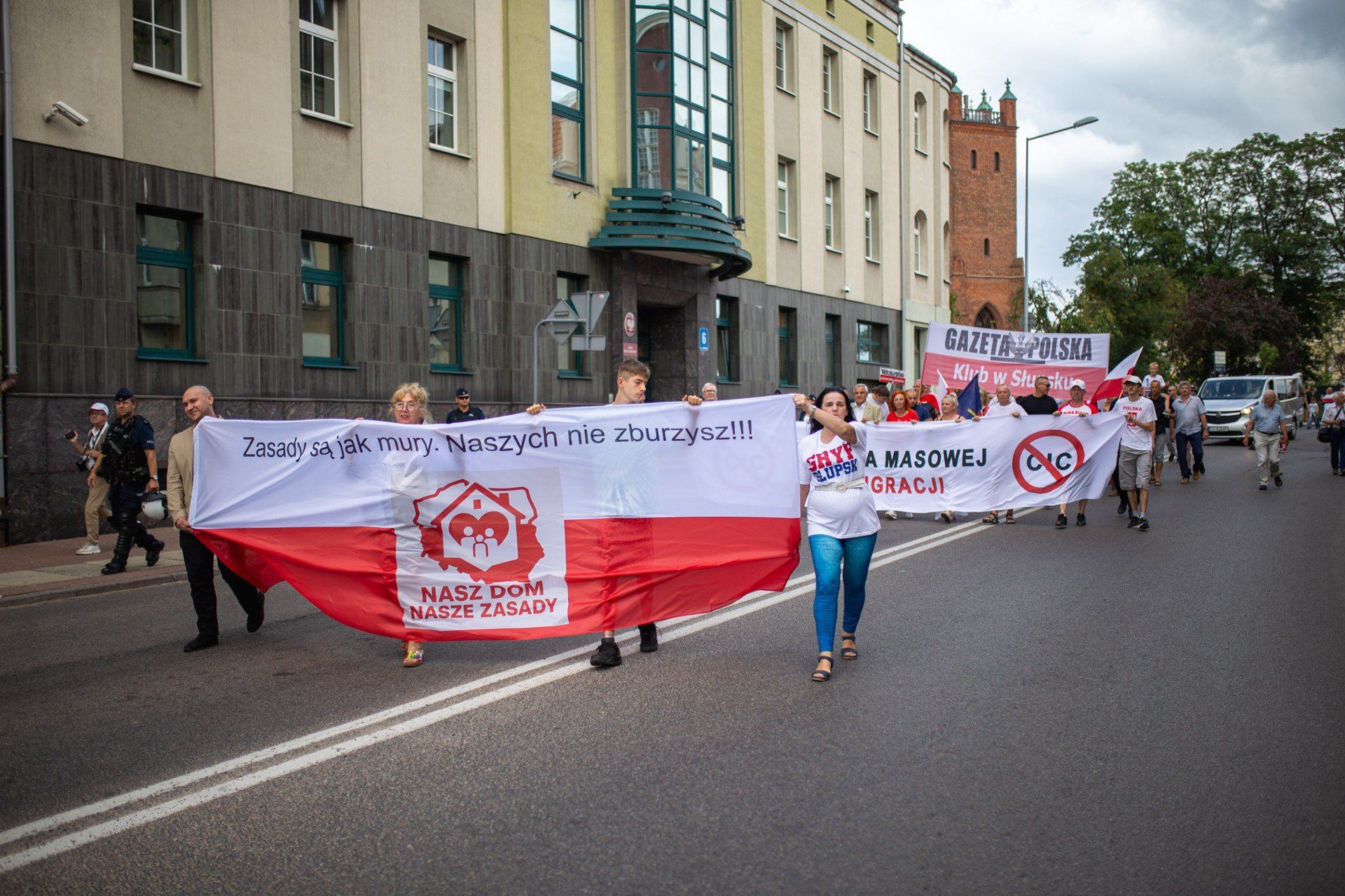 Marsz przeciwko imigrantom w Słupsku.