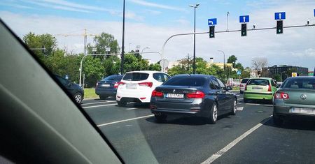 Nie wyhamował, wjechał w stojącego przed światłami citroena. Dziecko trafiło do szpitala