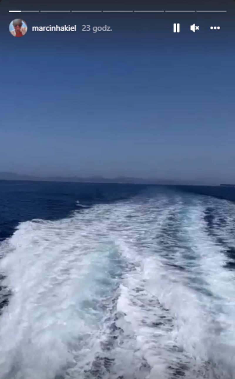 Marcin Hakiel z uśmiechem na ustach wypoczywa na wakacjach. Tylko pozazdrościć? 