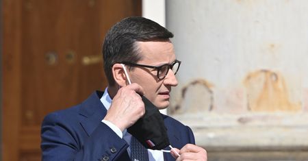 Afera e-mailowa. Morawiecki ostrzegany przed kontrolami NIK?