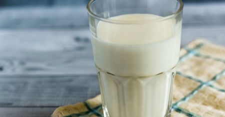 Wsyp szczyptę do kefiru. Zaśniesz szybko i na długo, a rano będziesz czuć się lekko