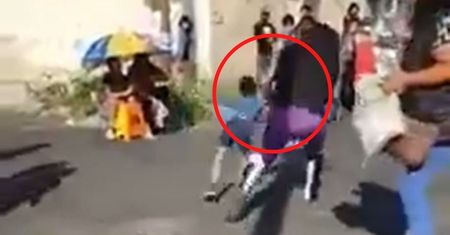 Policja uratowała wrestlera od linczu. Zaatakował 5-letniego chłopca