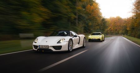 Test: Porsche 918 Spyder vs 911 Carrera 4 GTS - rodowód hybrydowej prędkości