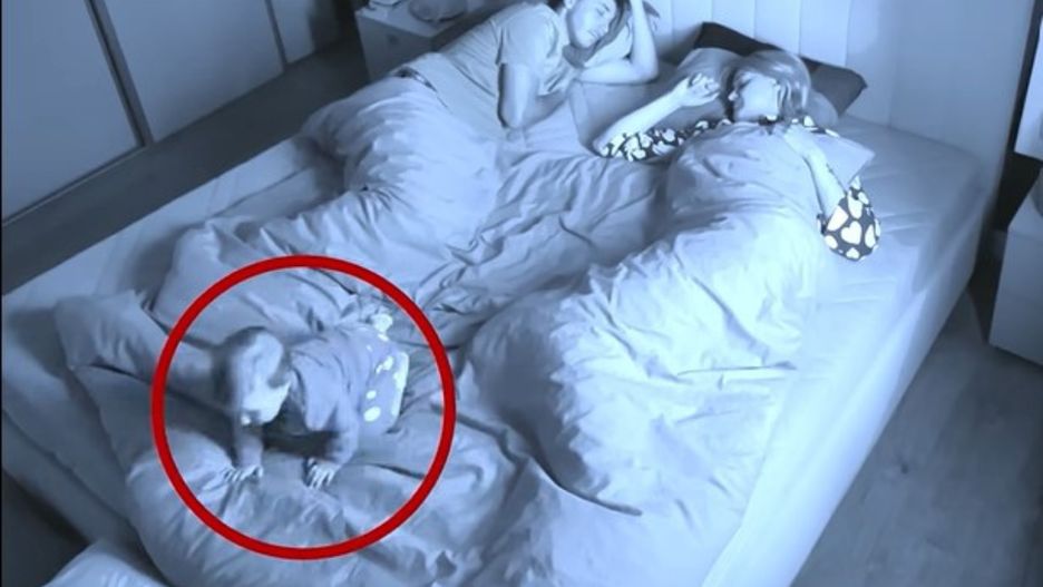 Maluch postanowił spędzić noc poza łóżkiem rodziców