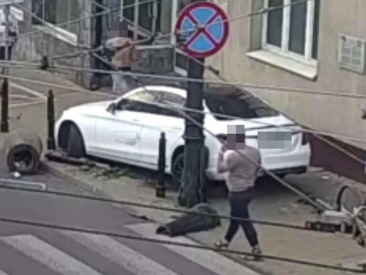 Lublin: Pijacki rajd mercedesem zakończony kraksą