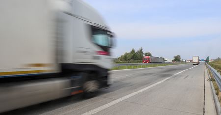 A1. Węzeł Kowal. Ciężarówka wypadła z autostrady