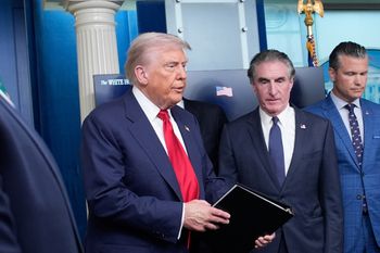 Trump chce spotkania Zełenski-Putin. "Wsadzę ich do pokoju"