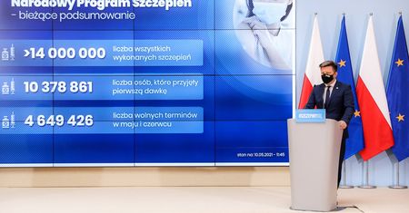 Szczepienia w zakładach pracy. Dworczyk: Zgłosiło się już 740 firm