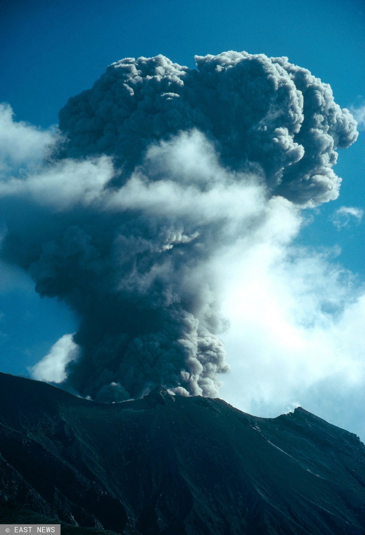 Erupcja wulkanu Sakurajima. Pył na wysokości 4 km