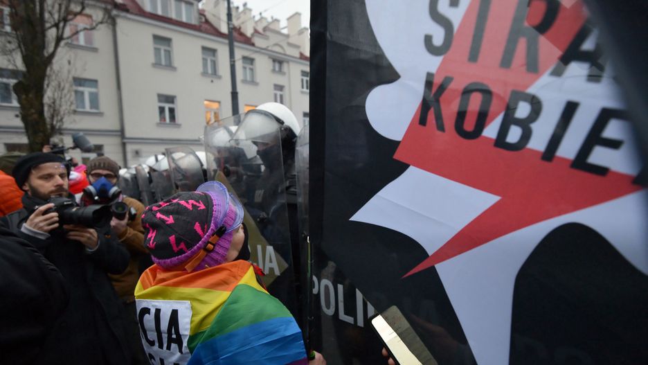Posłanka zaatakowana torebką podczas strajku kobiet?