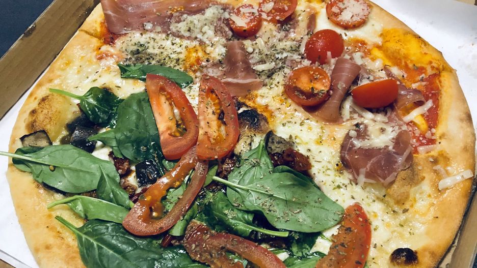 Pudełka z pizzą nie trzeba dezynfekować.
