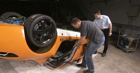 Testy zderzeniowe Mercedesa SLS AMG