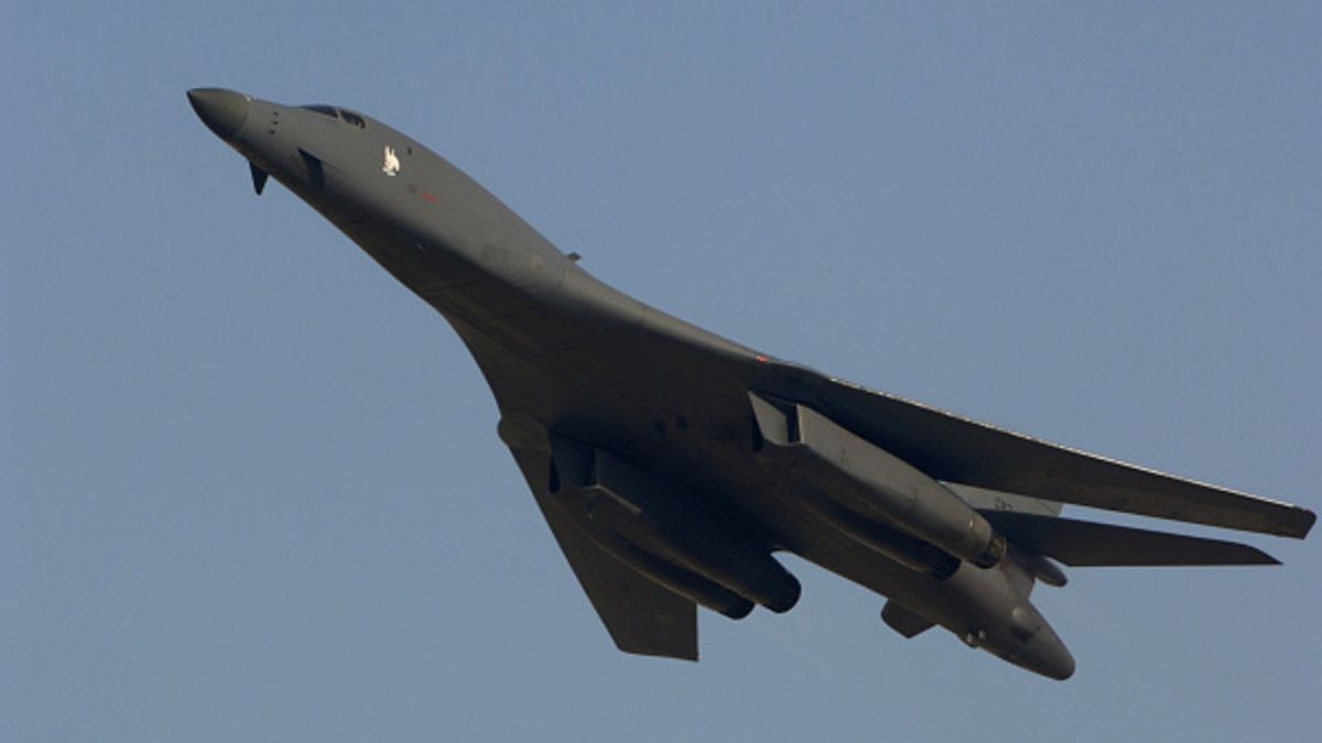 Bombowiec B-1B był eskortowany przez sześć polskich myśliwców