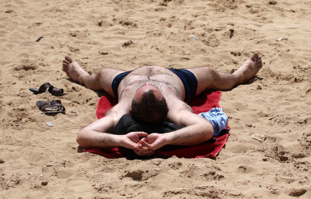 "Janusze" na wakacjach - czyli jak łamiemy zasady savoir-vivre na plaży