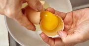 Dziś Światowy Dzień Jaja. Zobacz jak w prosty sposób na oddzielić białko od żółtka