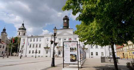 Wakacyjne wieczory na starówce. Będą filmy, muzyka i taniec