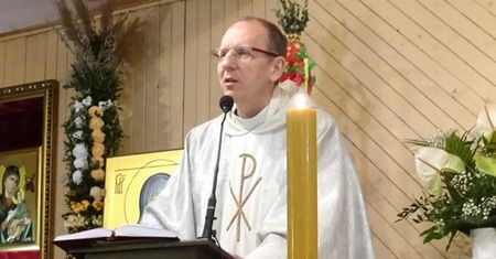 Ludzie zdziwieni. Ksiądz mówi, kto nie może zostać chrzestnym. "Grzech"