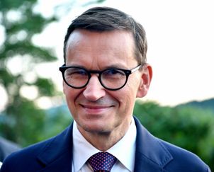 Seria nocnych wpisów polityków PiS. Tak piszą ludzie Morawieckiego