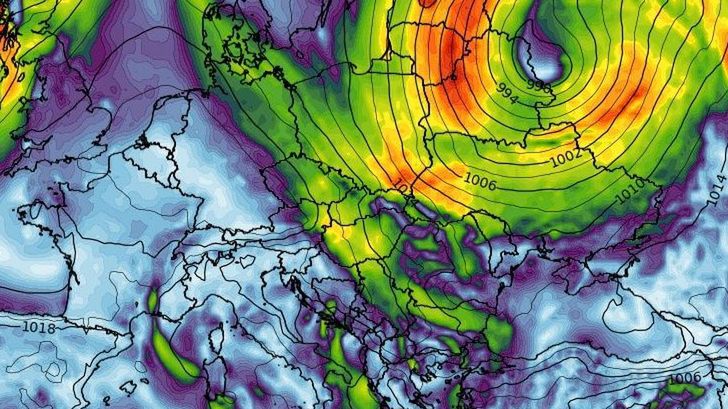 Pogoda. W poniedziałek deszcz, burze i wichura