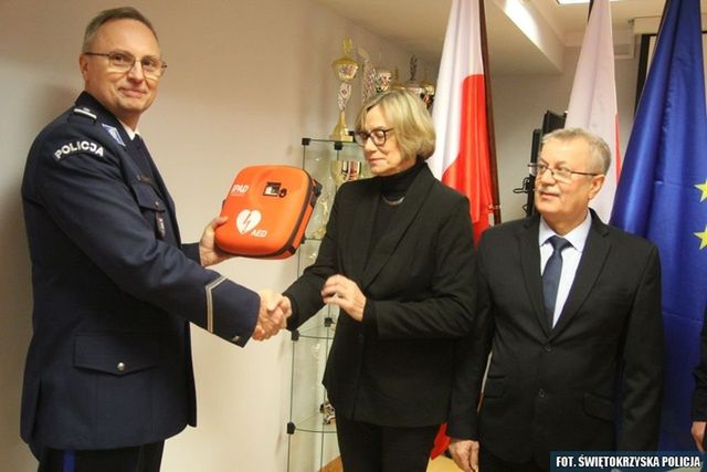 Defibrylator na wyposażeniu staszowskiej jednostki