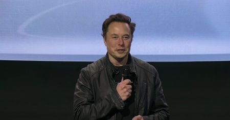 Tesla Semi już u klientów. Musk nie kłamał - ciężarówka jest rewolucyjna