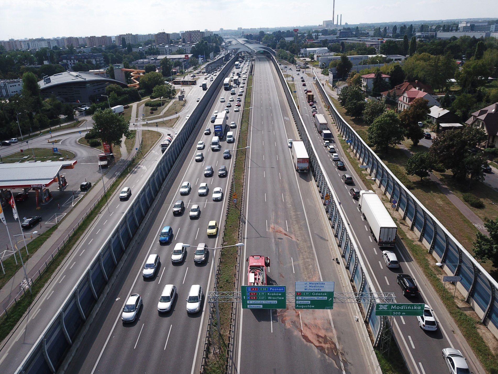Warszawa. Na trasie S8 tworzy się korek