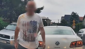 Aż wyskoczył z auta. Ujęcia z Kielc. W ruch poszedł gaz