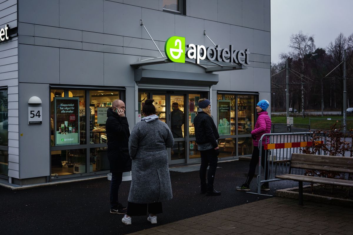 Dwie największe sieci aptek w Szwecji wprowadziły ograniczenia wiekowe dla niektórych kosmetyków 