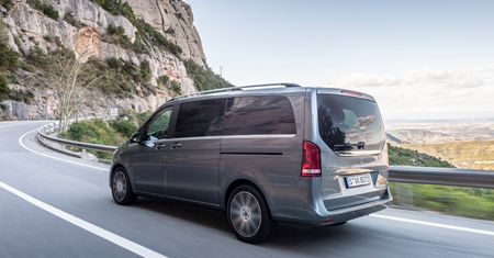 Mercedes-Benz Klasy V ma bagażnik o rekordowej pojemności 4564 litrów. Co byś zrobił z taką przestrzenią?