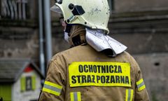 Wjechał w ludzi przed remizą. Druh OSP był pijany