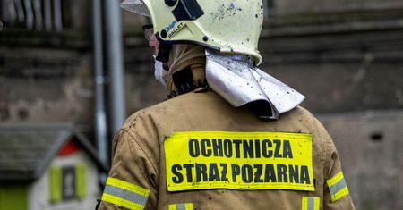 Wjechał w ludzi przed remizą. Druh OSP był pijany