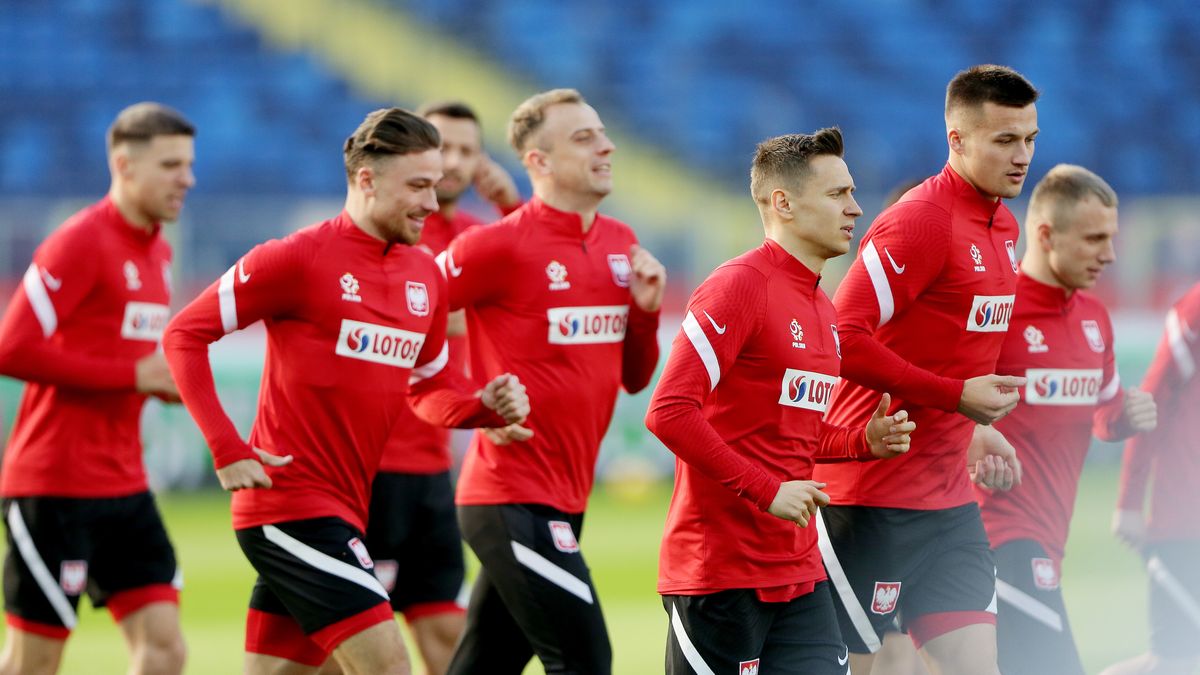 Chorzów, 28.03.2022. Piłkarze reprezentacji Polski podczas treningu kadry w Chorzowie, 28 bm. Polacy przygotowują się do jutrzejszego meczu barażowego o awans do mistrzostw świata ze Szwecją. (mk) PAP/Zbigniew Meissner