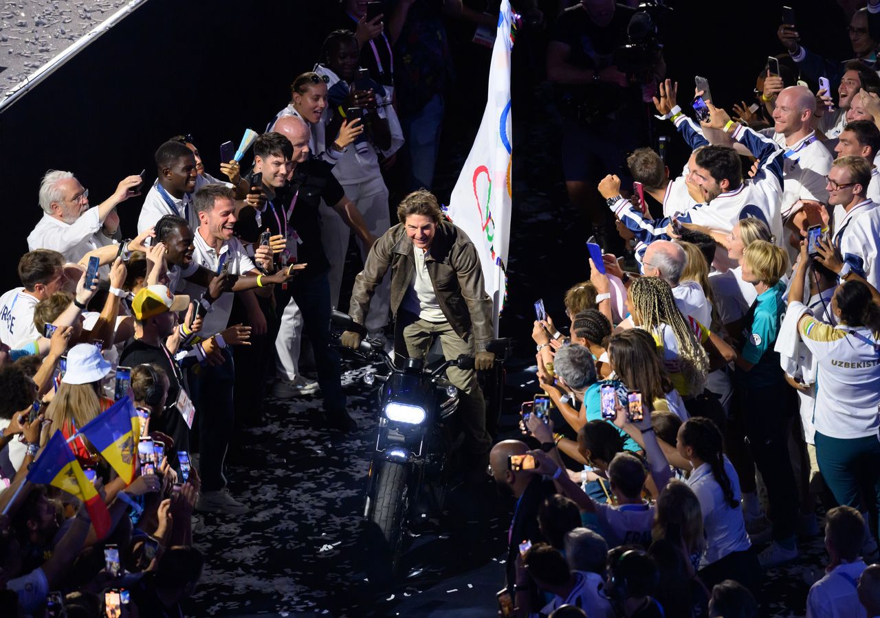 Tom Cruise gave a performance during the closing ceremony of the Olympic Games in Paris.