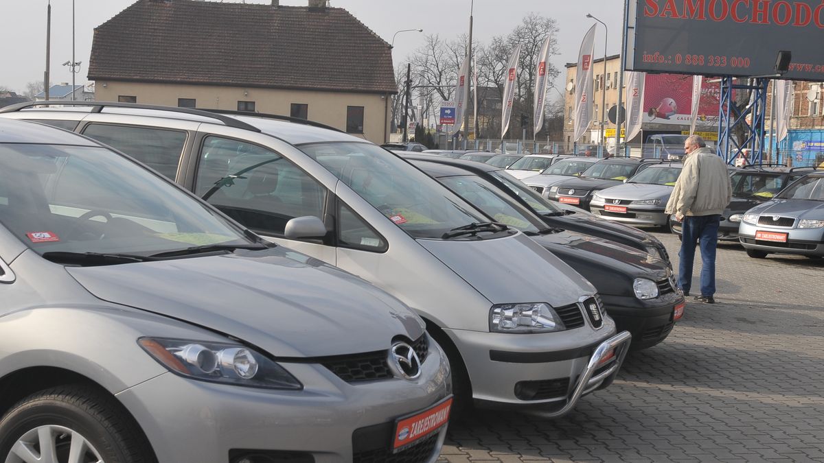 Średnia cena auta używanego w listopadzie 2022 roku wyniosła 29,9 tys. zł