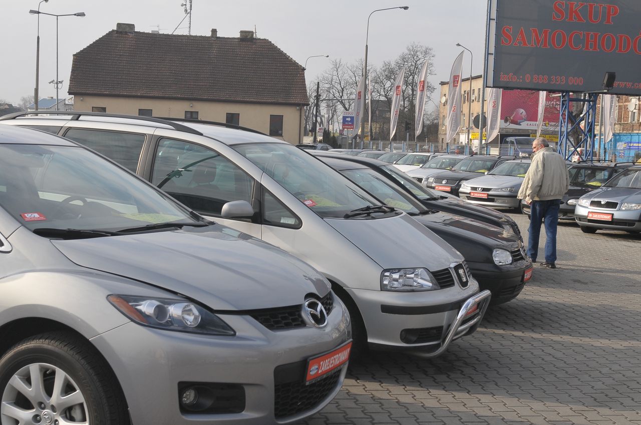 Ceny używanych samochodów biją rekordy. Liczba ofert topnieje