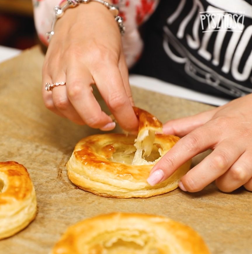 Hollowing out the cake