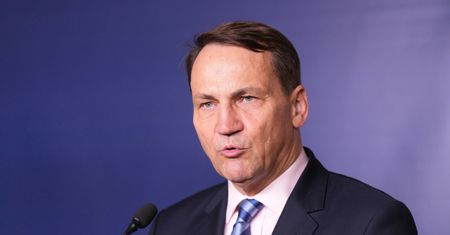 Sikorski o wojnie celnej Trumpa. "USA zaboli bardziej"