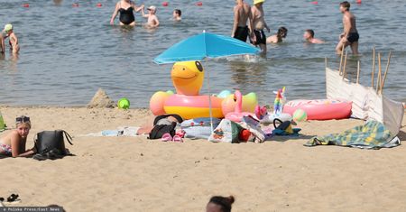 140 kąpielisk z zakazami. Służby ostrzegają